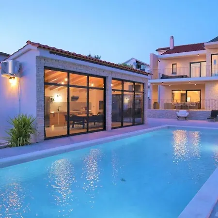 Villa Magale With A Pool Biograd Na Moru