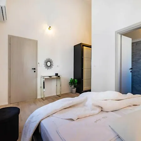 Villa Magale With A Pool Biograd Na Moru