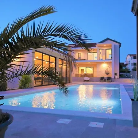 Villa Magale With A Pool
